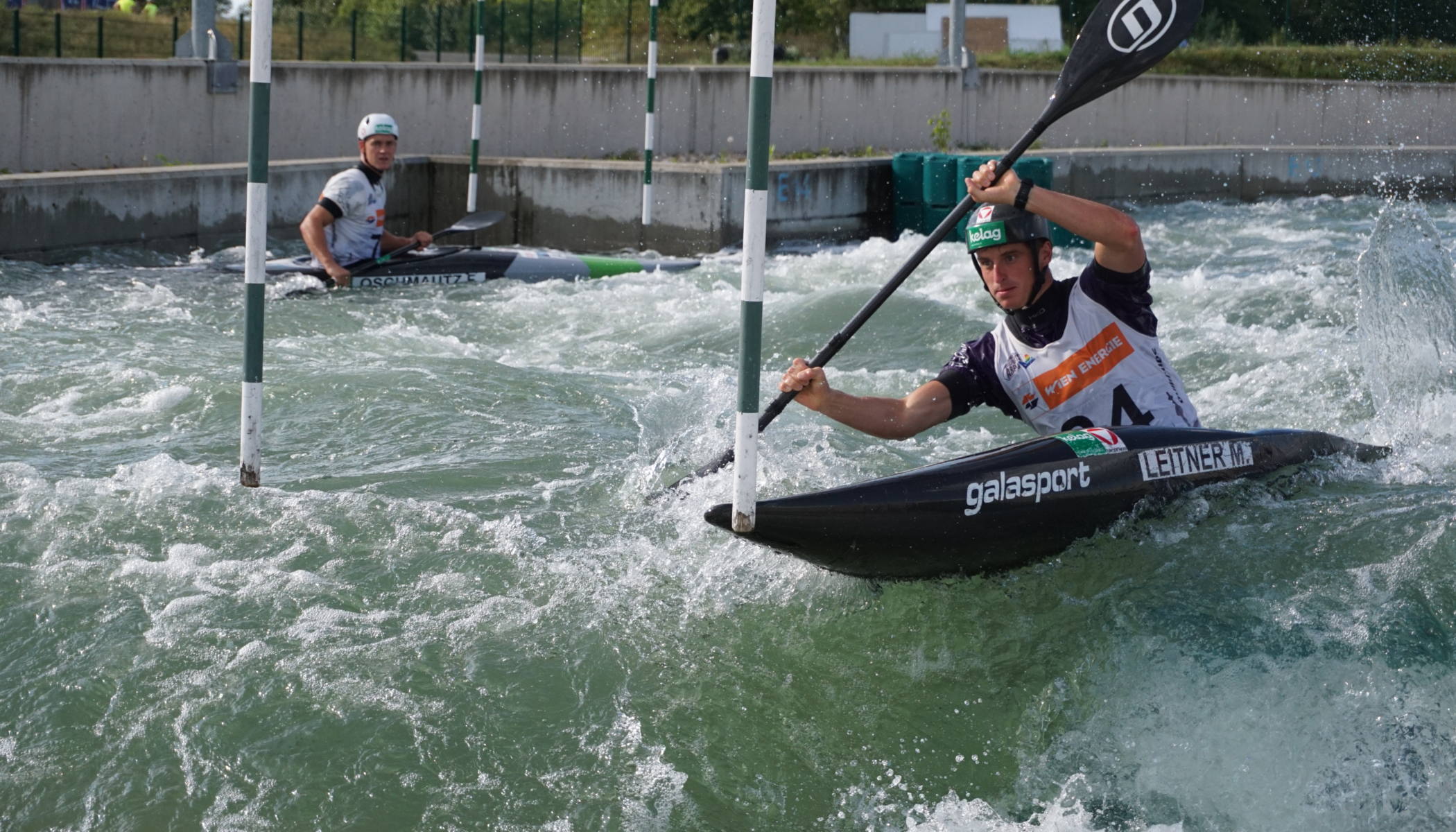 Mario Leitner im Wildwasserparkour in der Vienna Watersports Arena auf der Donauinsel.