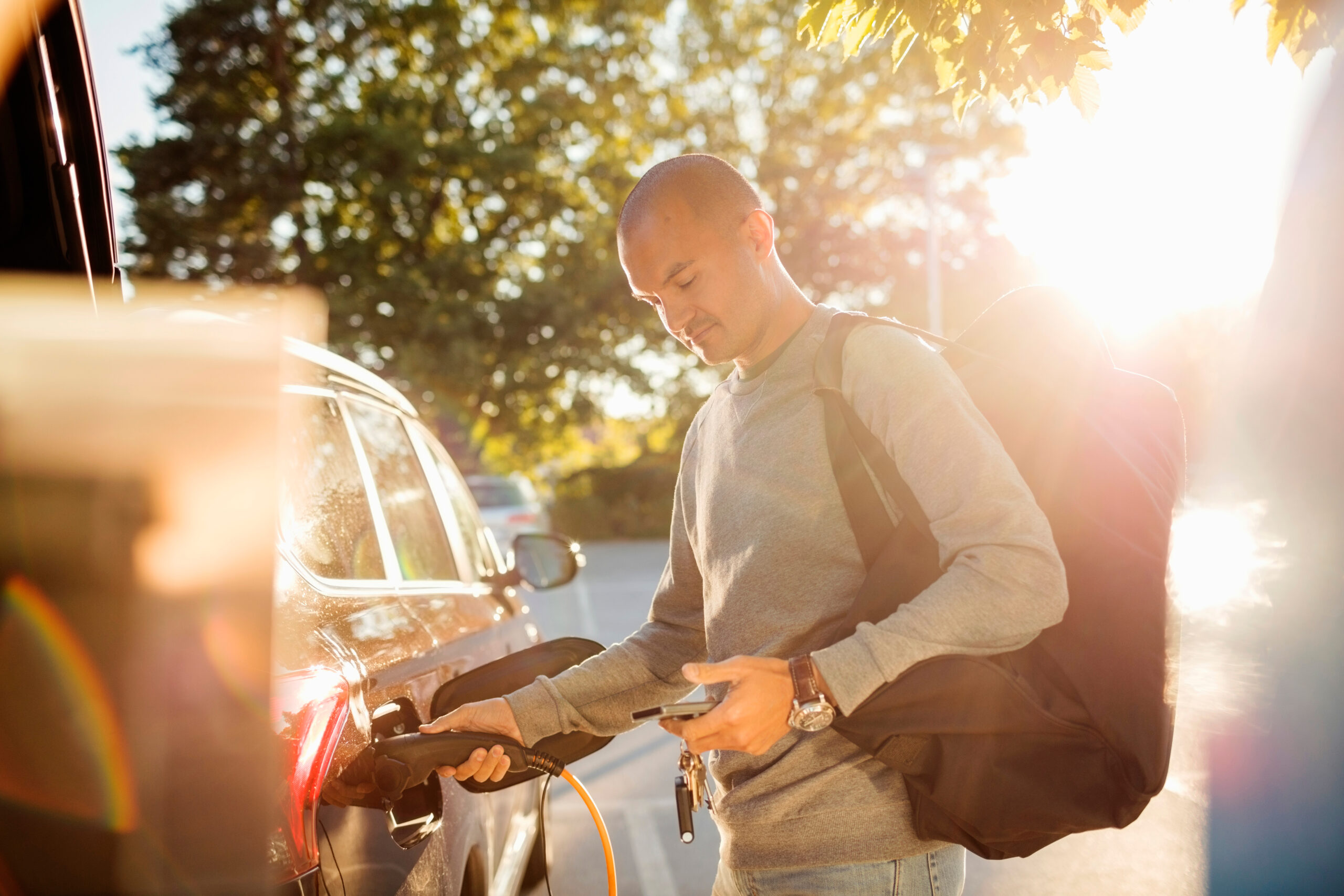 221014_WEN_E-Mobilitaet_Tanke_App_LP_Mann